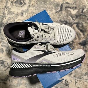 Brooks adrenaline GTS 23